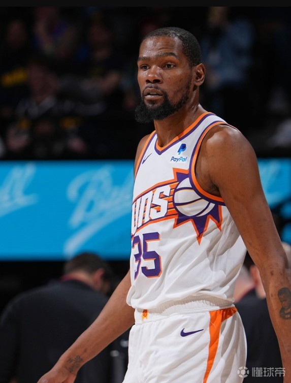 杜兰特在美国队比赛中关键助攻,突破纪录引发热议!(杜兰特美国队集锦) 杜兰特在美国队比赛中关键助攻,突破纪录引发热议!(杜兰特美国队集锦)