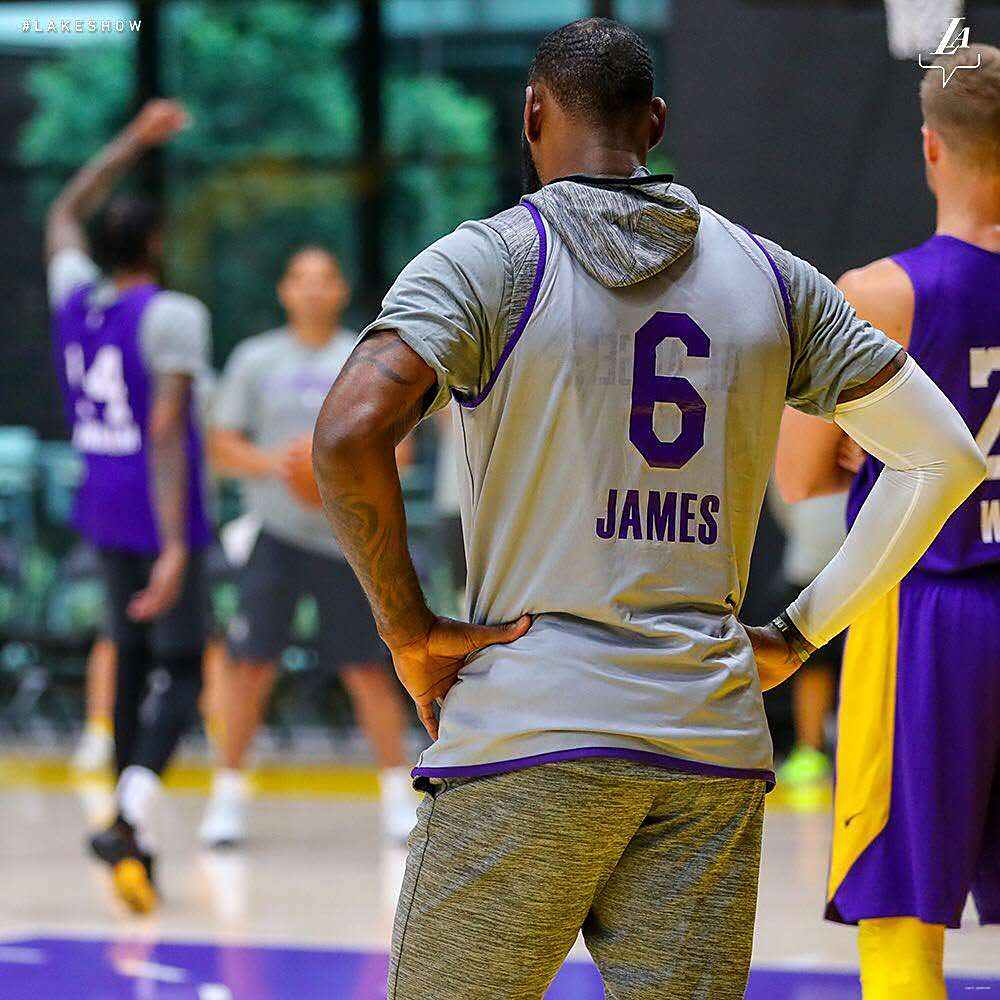 詹姆斯关键节点战术调整，拜仁带队取胜！(詹姆斯生涯带队战绩)